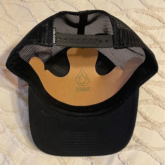 NWT 🧢 Volcom Earth Tripper Trucker Hat - Picture 3 of 4